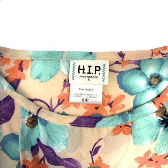 NWOT H.I.P floral wrap 3/4 sleeve blouse.  Size S. - Picture 7 of 8